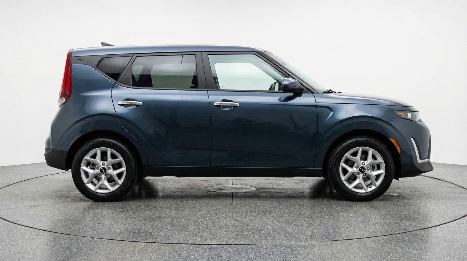 Used 2025 Kia Soul LX w/ LX Technology Package image 11