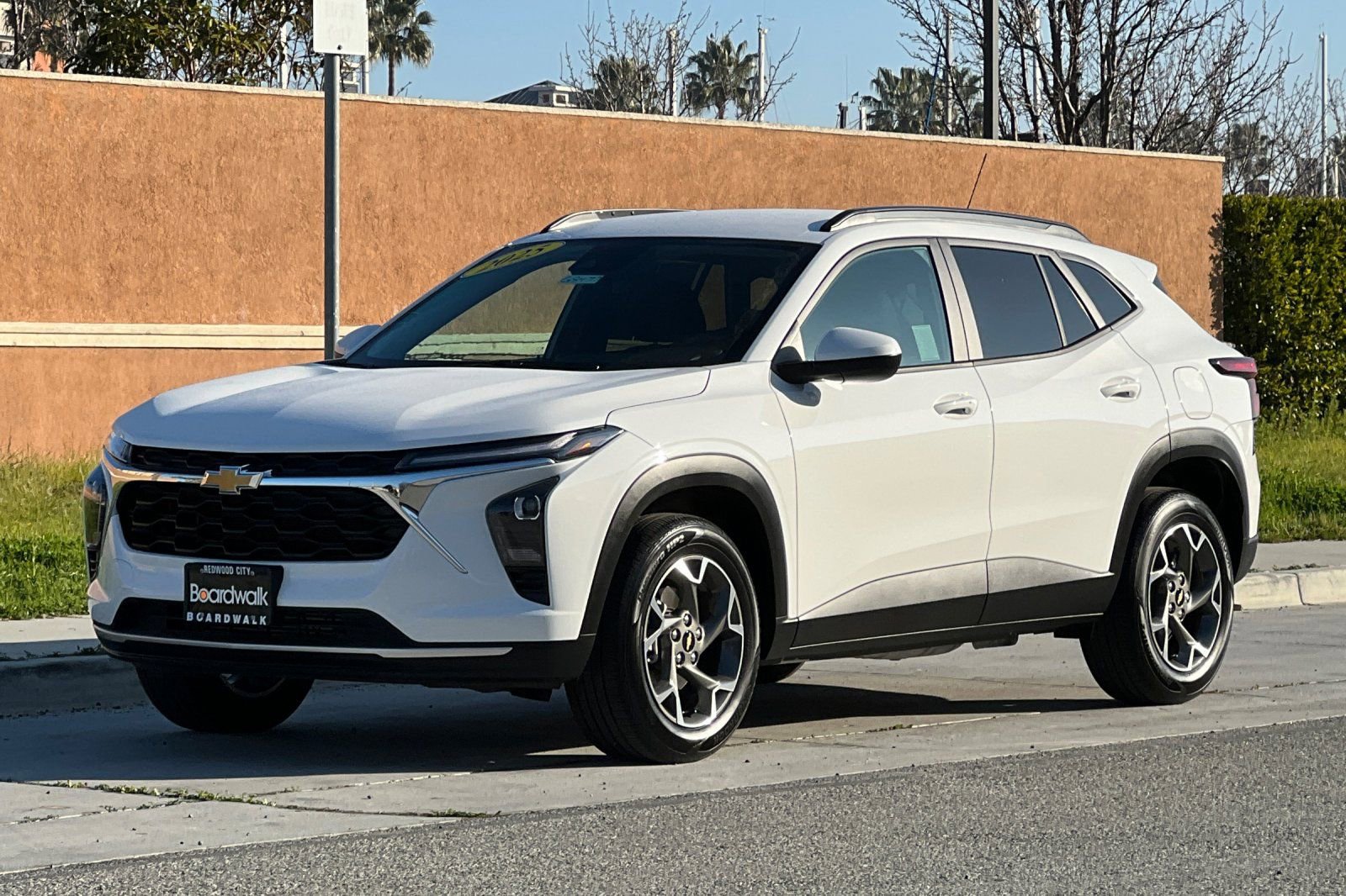 Used 2025 Chevrolet Trax LT w/ LT Convenience Package image 8