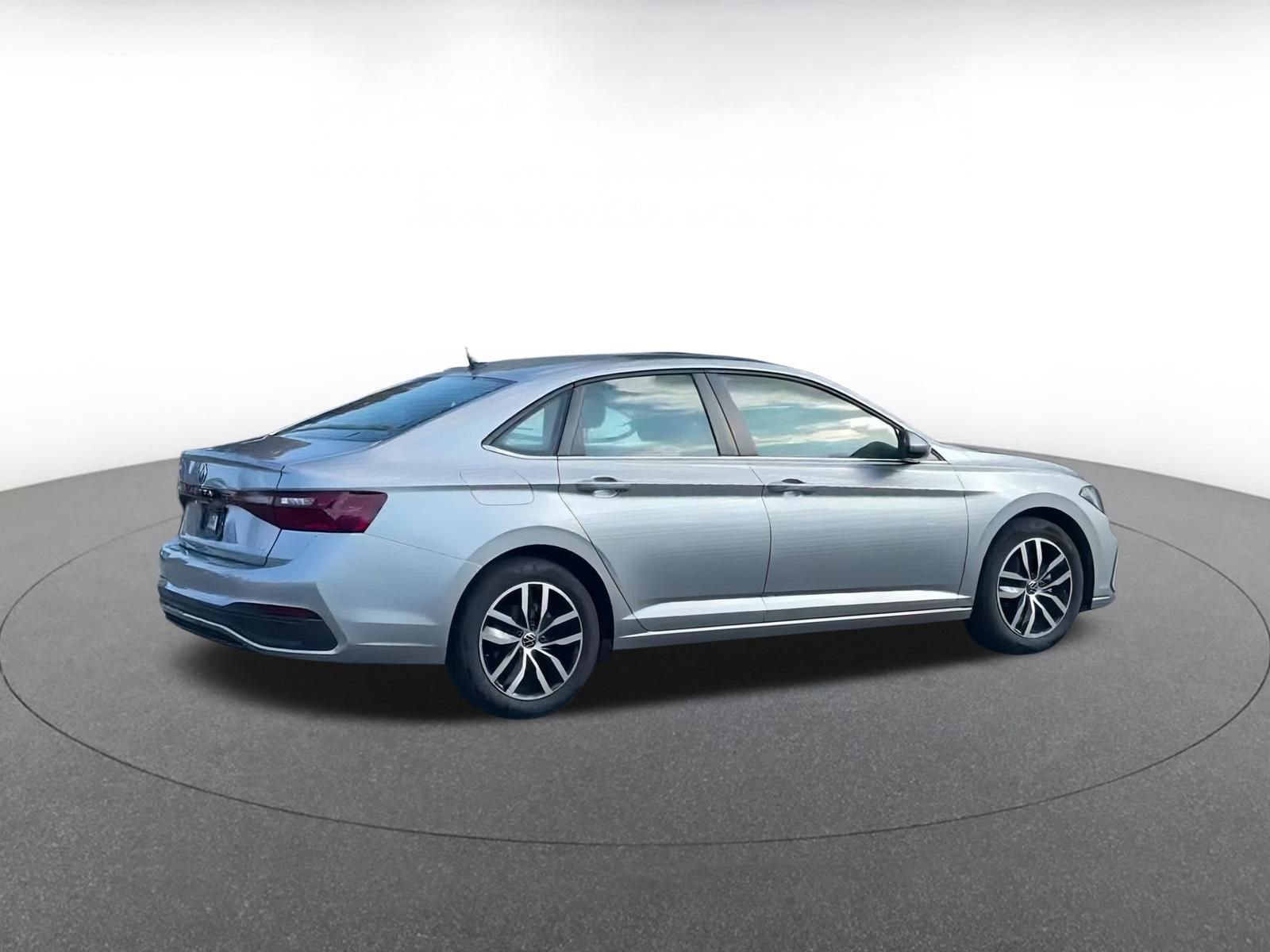 Used 2025 Volkswagen Jetta SE image 15