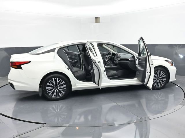 Used 2025 Nissan Altima 2.5 SV FWD image 47