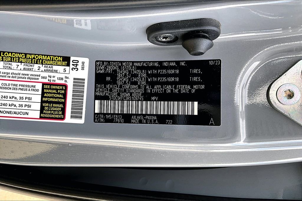 Used 2024 Toyota Sienna XLE Woodland Edition image 44