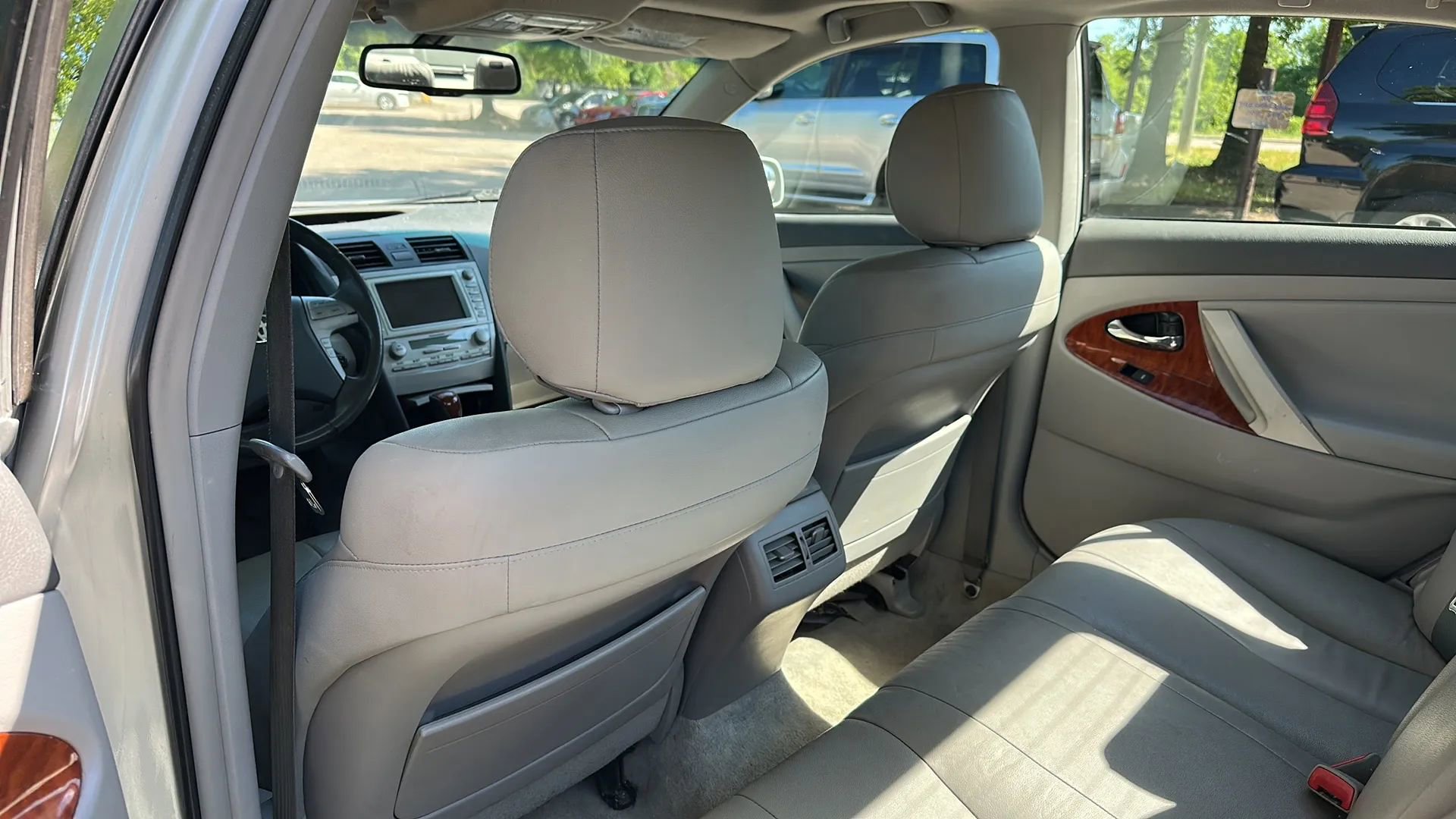 Used 2011 Toyota Camry XLE w/ SE/XLE Extra-Value Pkg FWD image 16