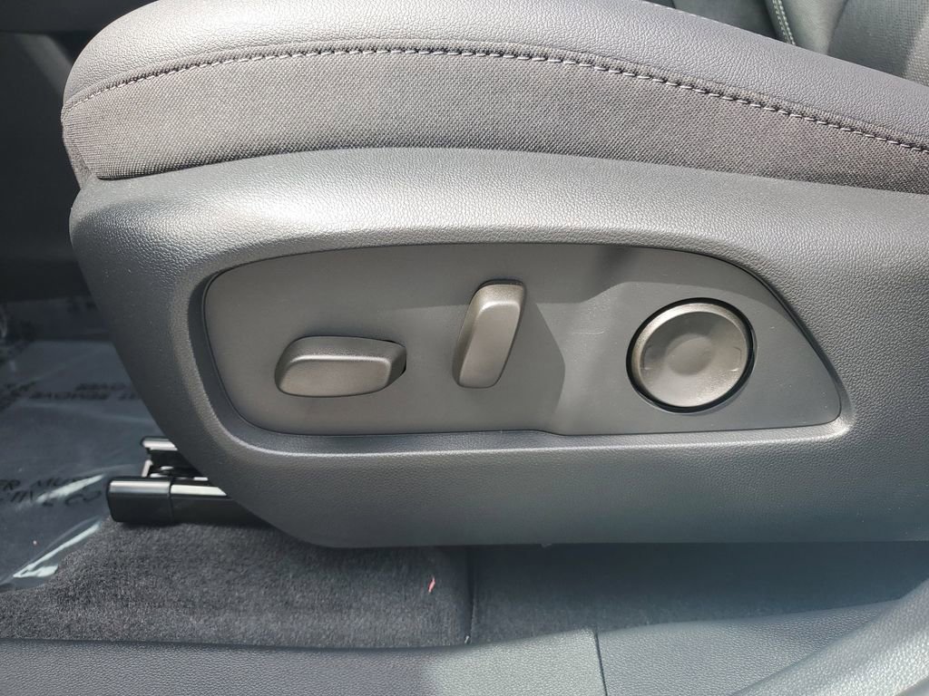 New 2026 Chevrolet Equinox LT w/ Convenience Package II image 21