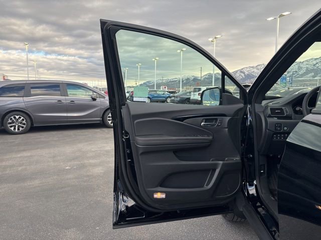 New 2026 Honda Ridgeline Black Edition image 10