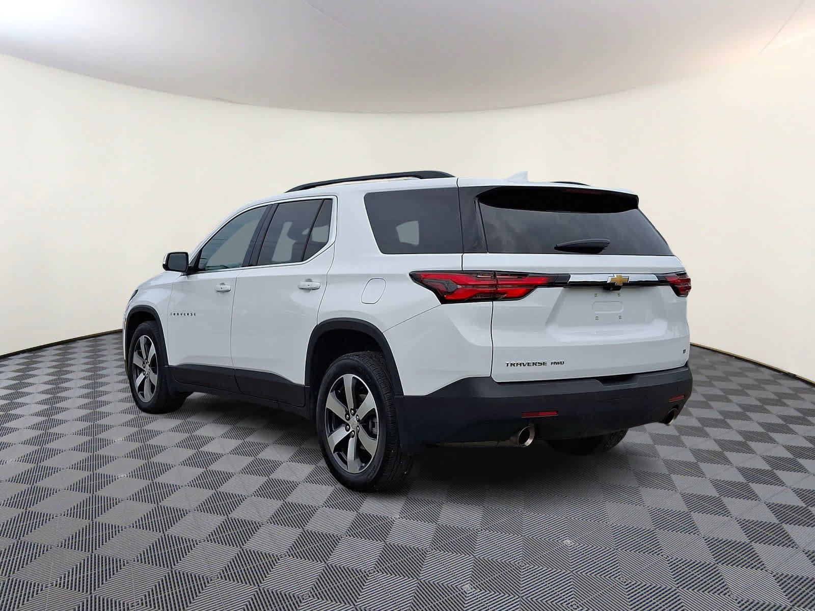 Used 2023 Chevrolet Traverse LT w/ LT Premium Package AWD/4WD image 7
