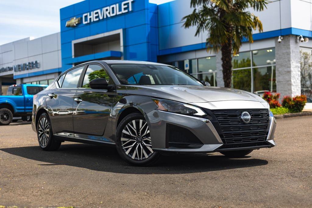 Used 2024 Nissan Altima 2.5 SV