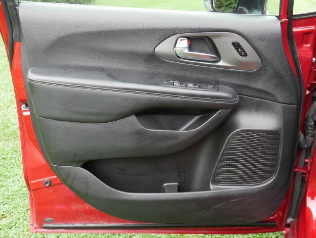 Used 2025 Chrysler Pacifica Select FWD image 13