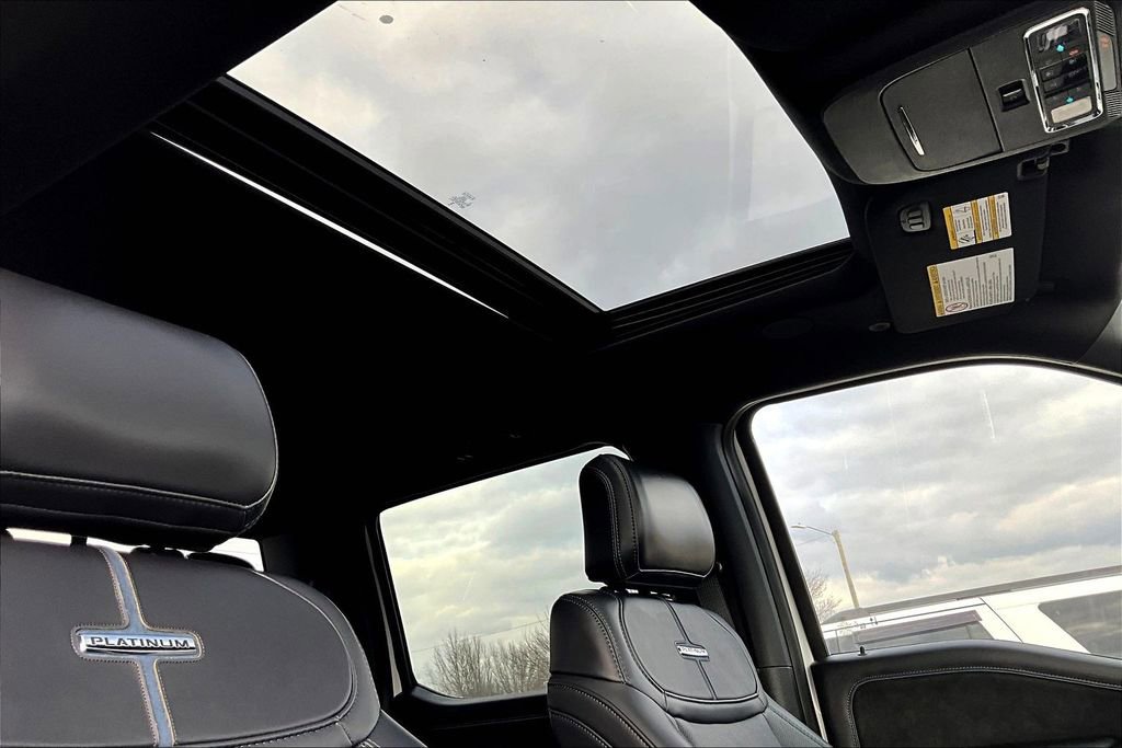 Used 2025 Ford F350 Platinum w/ FX4 Off-Road Package image 17