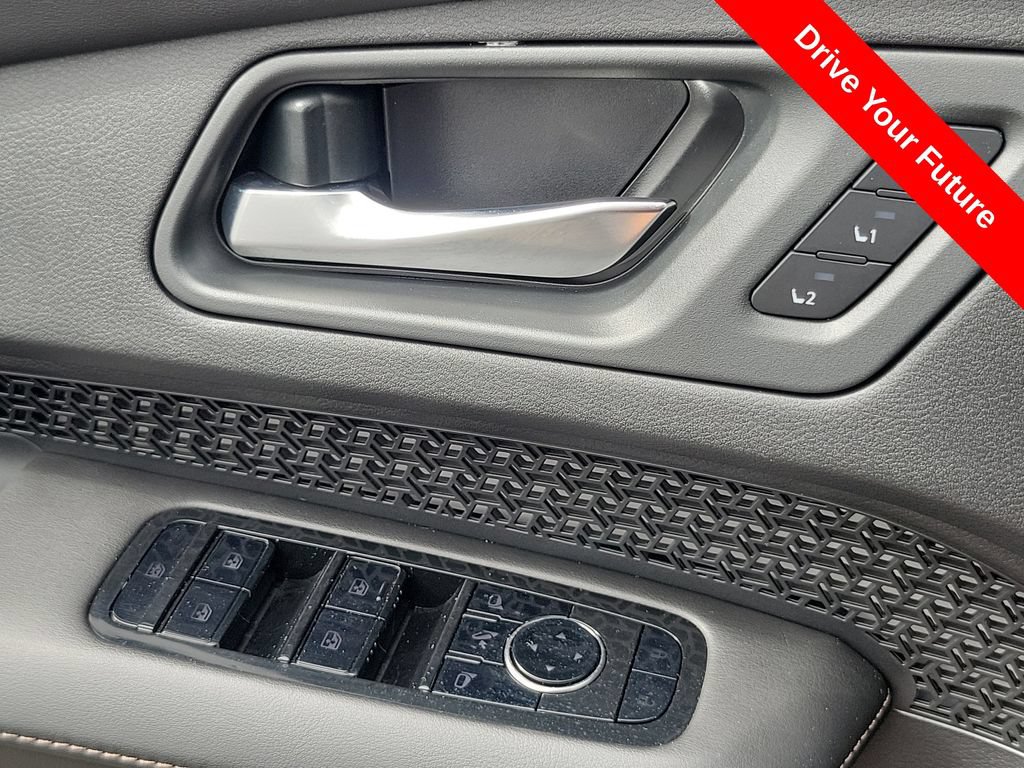 Used 2024 Nissan Ariya FWD image 18
