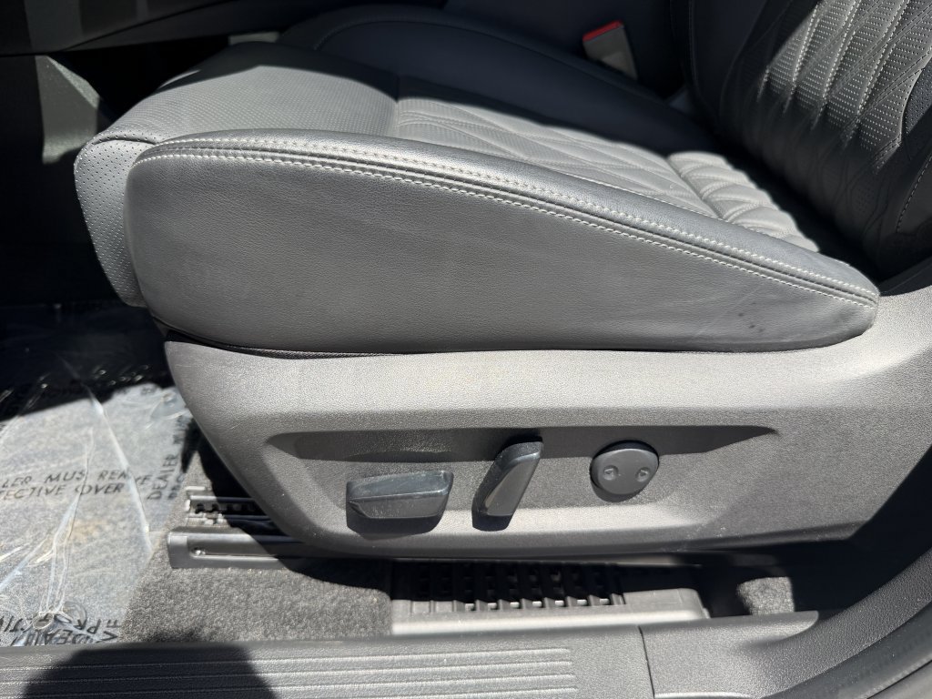 Used 2025 Nissan Rogue Platinum FWD image 30