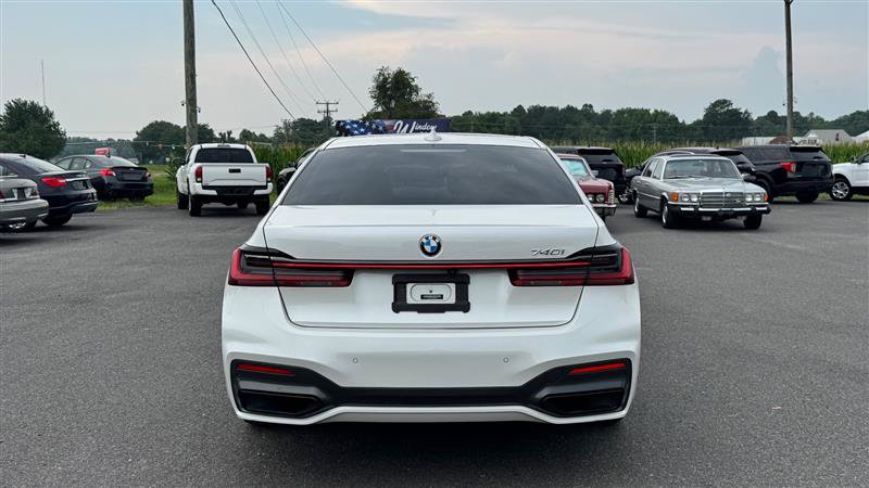 Used 2022 BMW 740i w/ M Sport Package RWD image 7