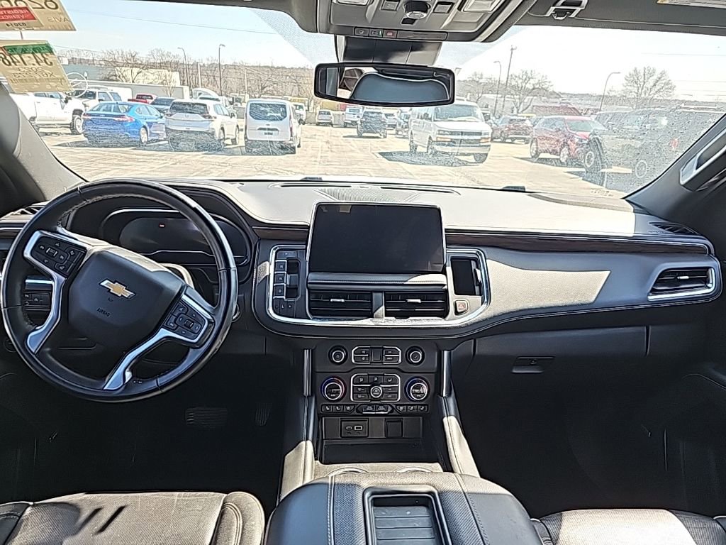Used 2023 Chevrolet Suburban Premier image 4