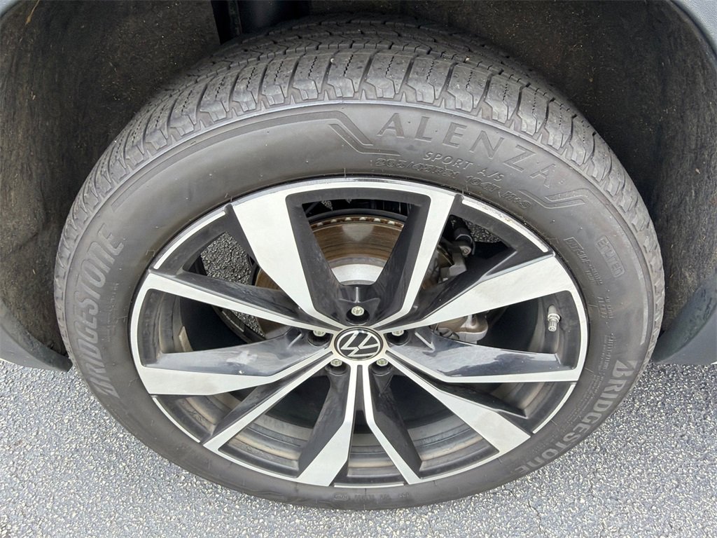 Used 2024 Volkswagen Atlas SEL Premium R-Line image 17