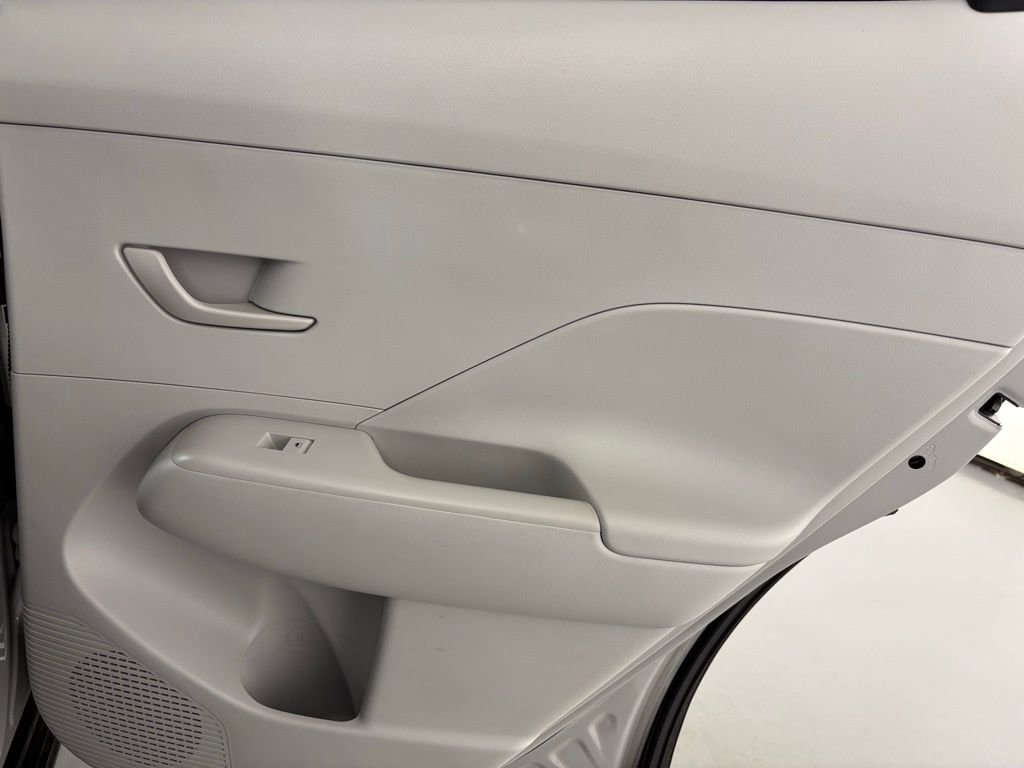 Used 2025 Hyundai Kona SEL image 38