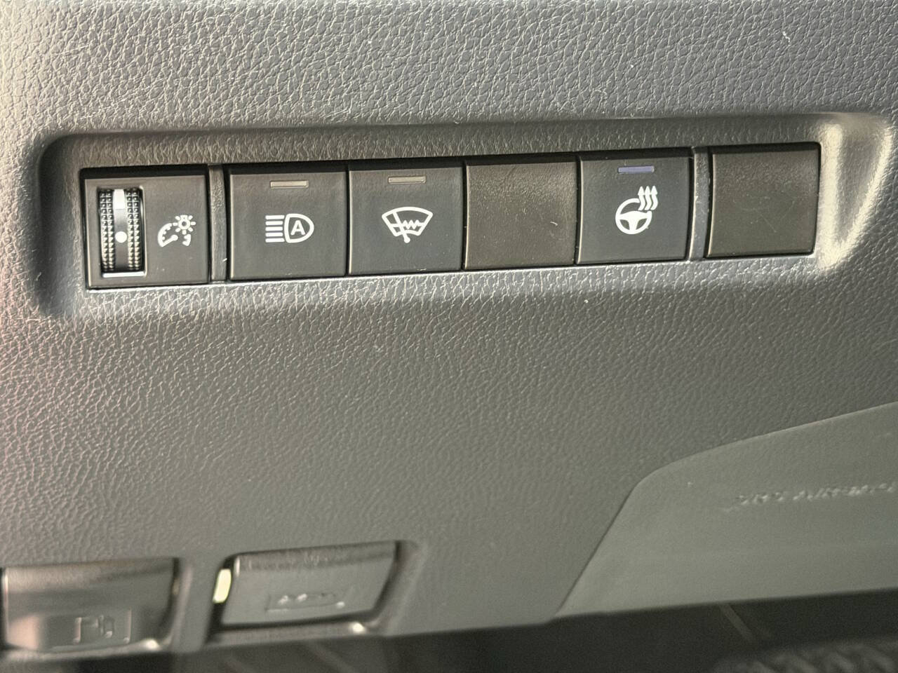 Used 2022 Toyota RAV4 Adventure AWD/4WD image 32