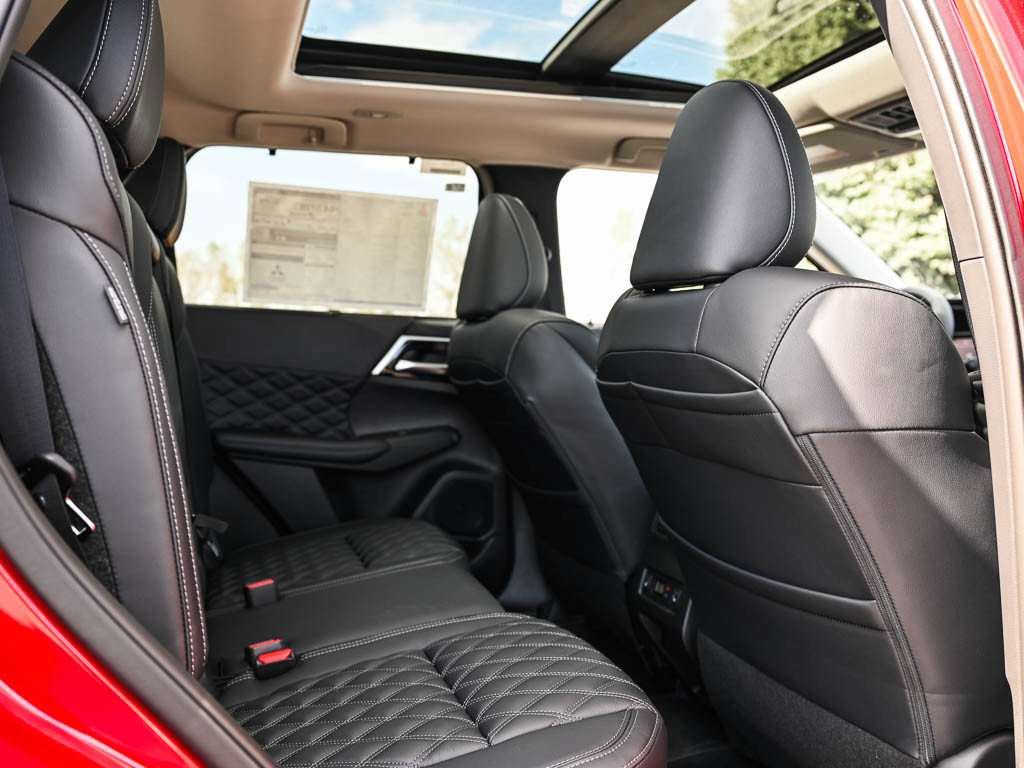 New 2025 Mitsubishi Outlander SEL image 12