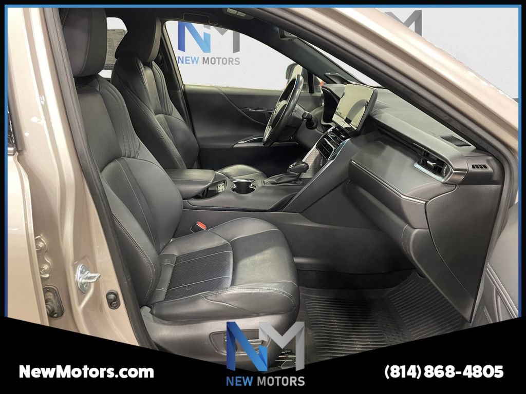 Used 2021 Toyota Venza XLE w/ Softex Package image 15