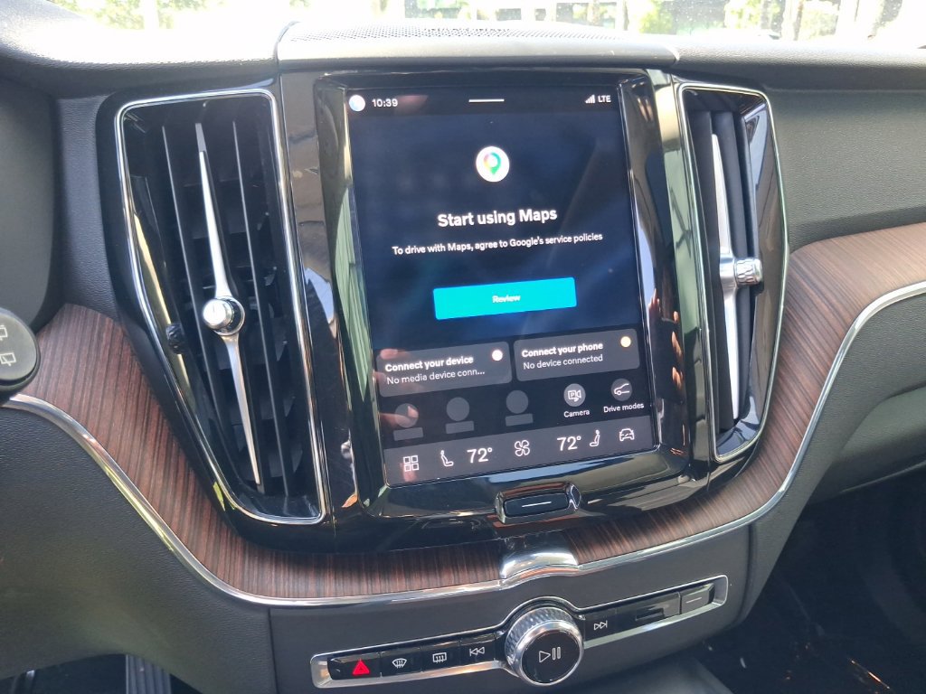 Certified 2024 Volvo XC60 B5 Plus w/ Protection Package Premier AWD/4WD image 21
