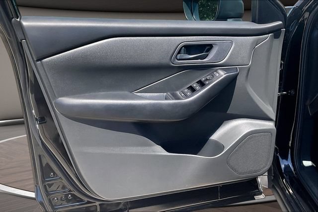 Used 2025 Nissan Rogue S FWD image 20