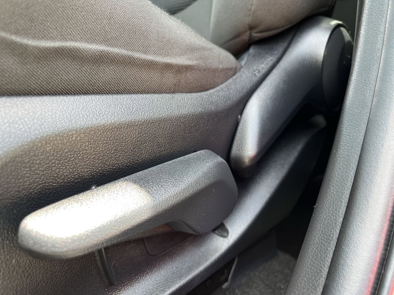 Used 2025 Toyota RAV4 LE AWD/4WD image 24