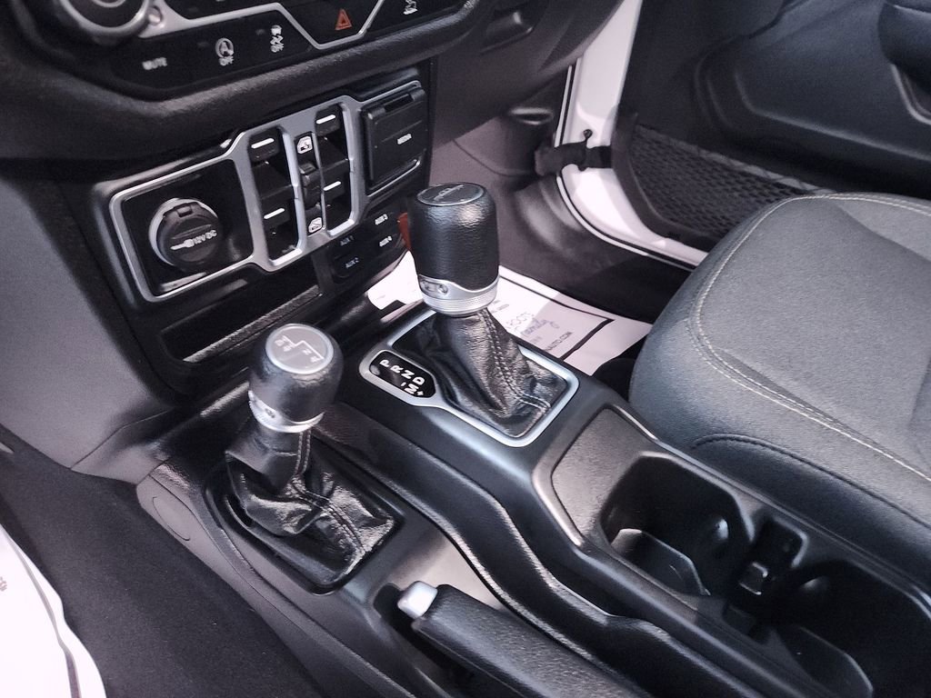 Used 2025 Jeep Gladiator Sport image 16