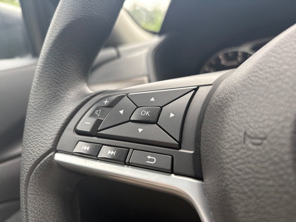 Used 2025 Nissan Altima 2.5 SV image 14