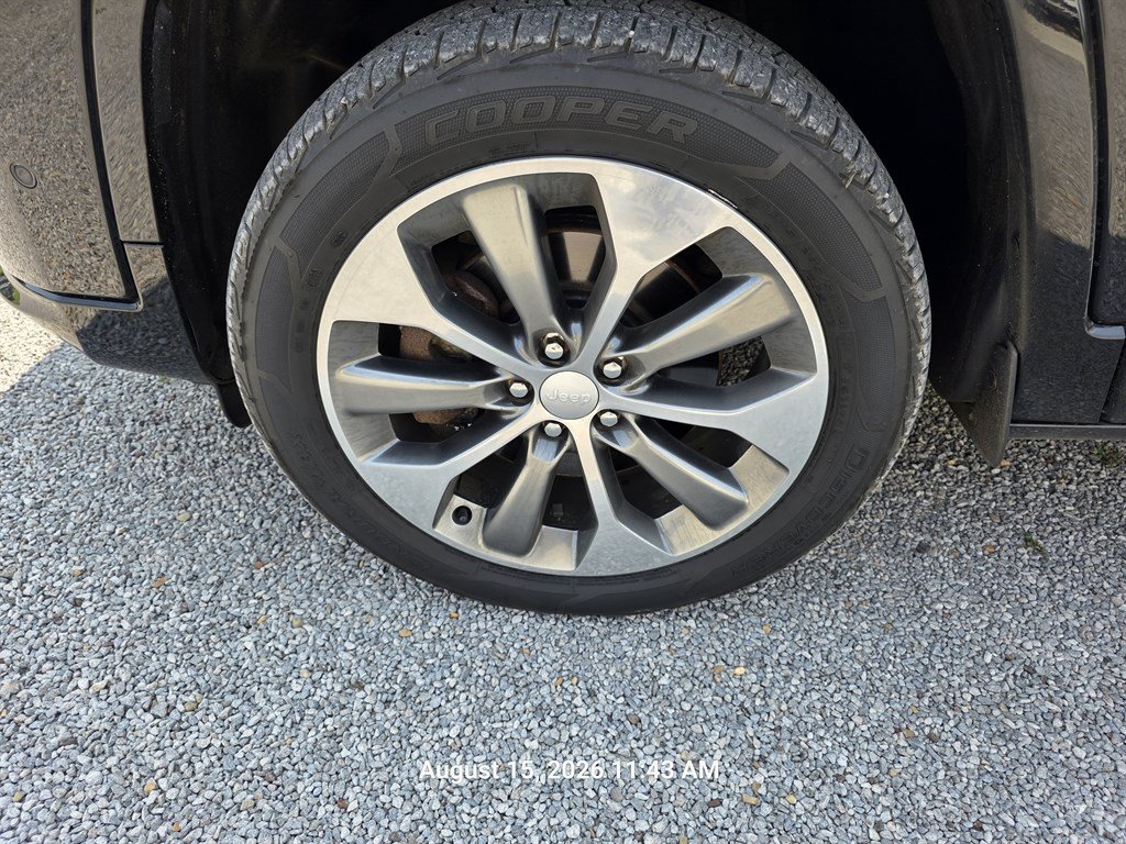Used 2019 Jeep Cherokee Overland w/ Technology Group AWD/4WD image 9