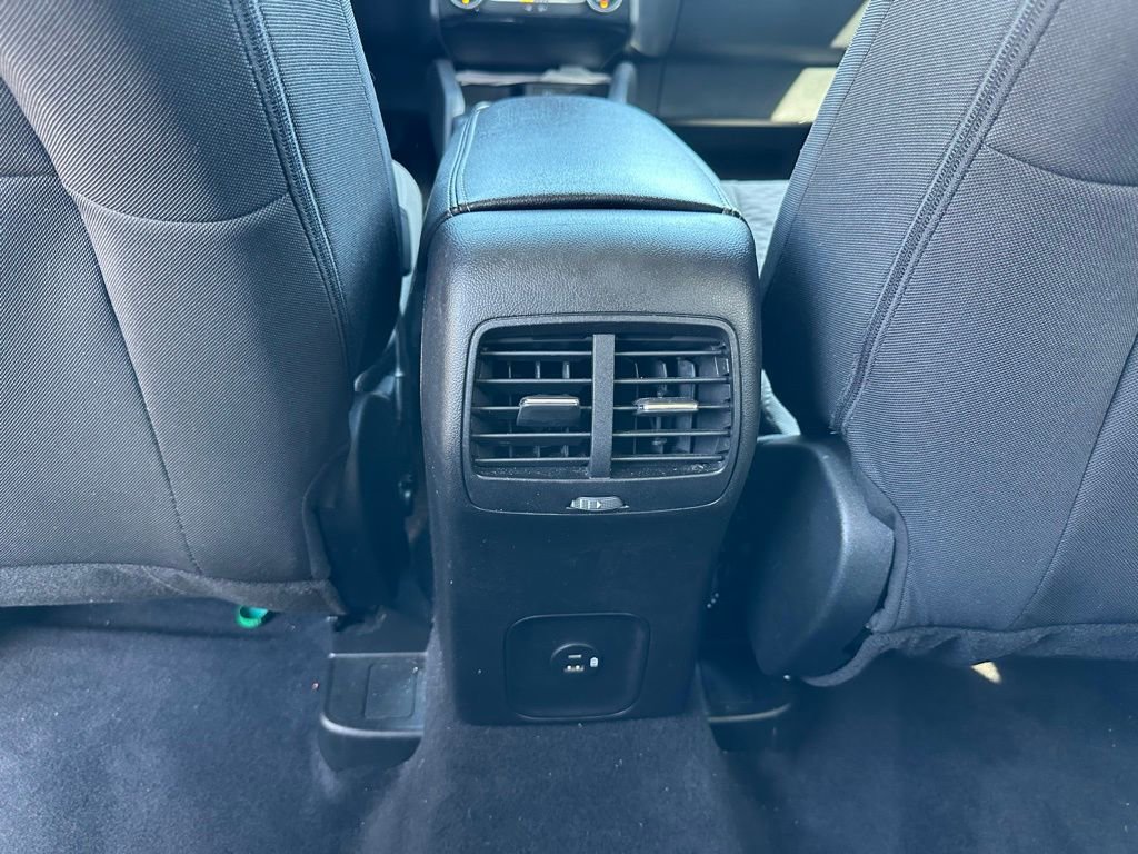 Used 2022 Ford Escape SE w/ SE Sport Appearance Package FWD image 22