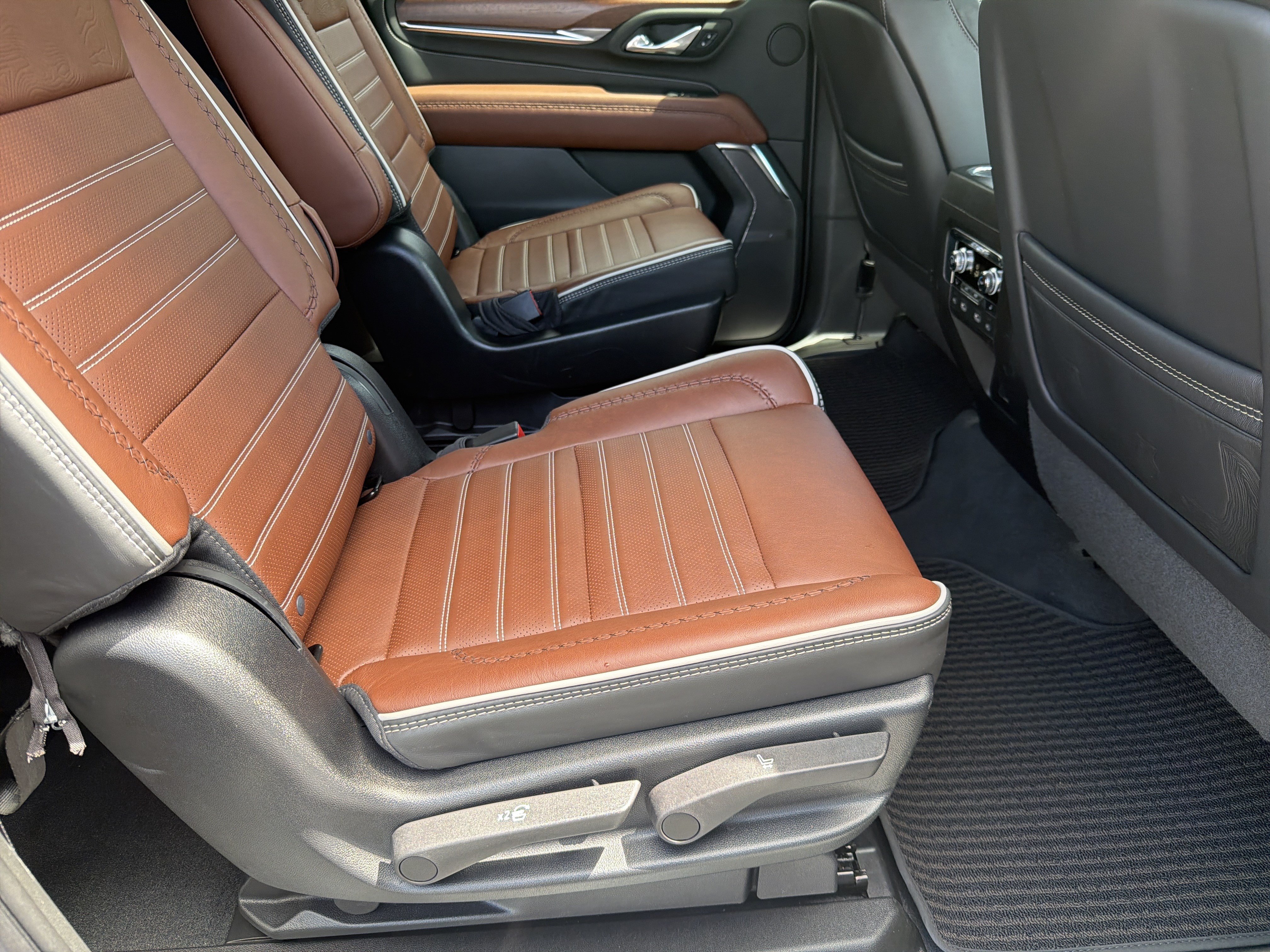 Certified 2023 GMC Yukon XL Denali Ultimate AWD/4WD image 17