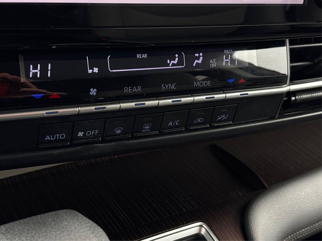 Used 2021 Toyota Sienna LE image 31