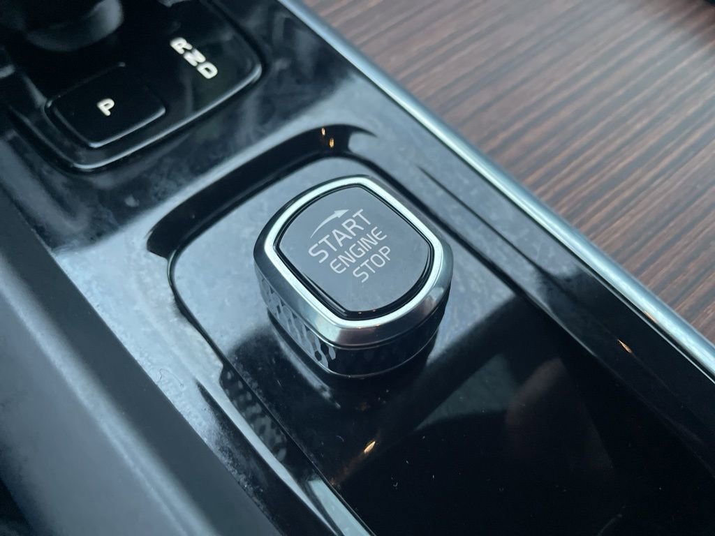 Certified 2023 Volvo XC60 B5 Plus w/ Climate Package image 33