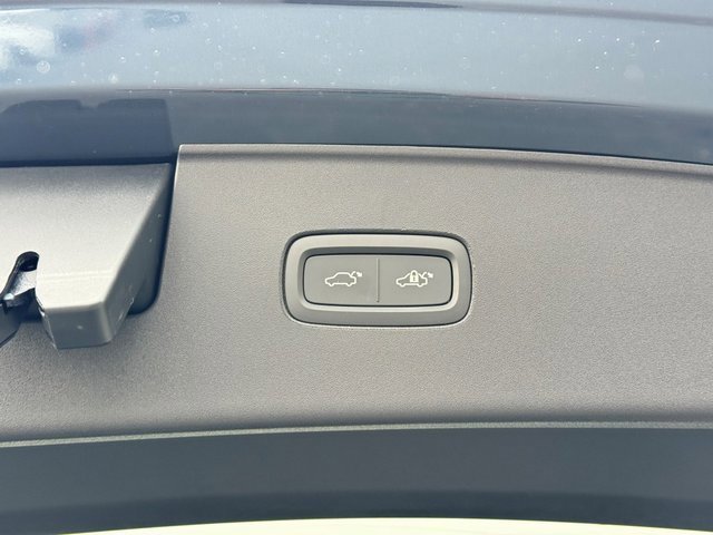 New 2025 Volvo EX90 Plus w/ Protection Package Premier image 16