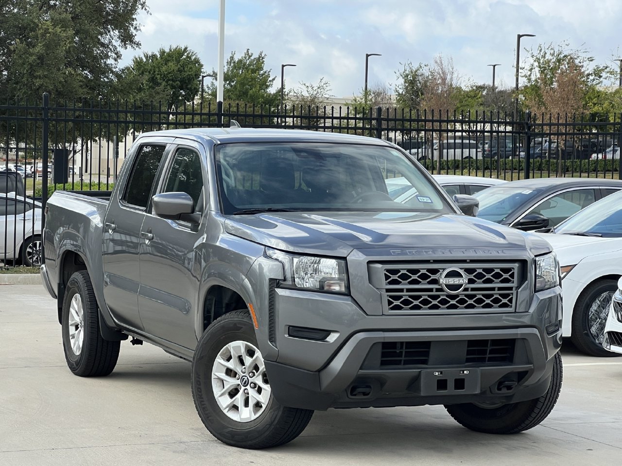 Used 2024 Nissan Frontier SV w/ Technology Package AWD/4WD image 2