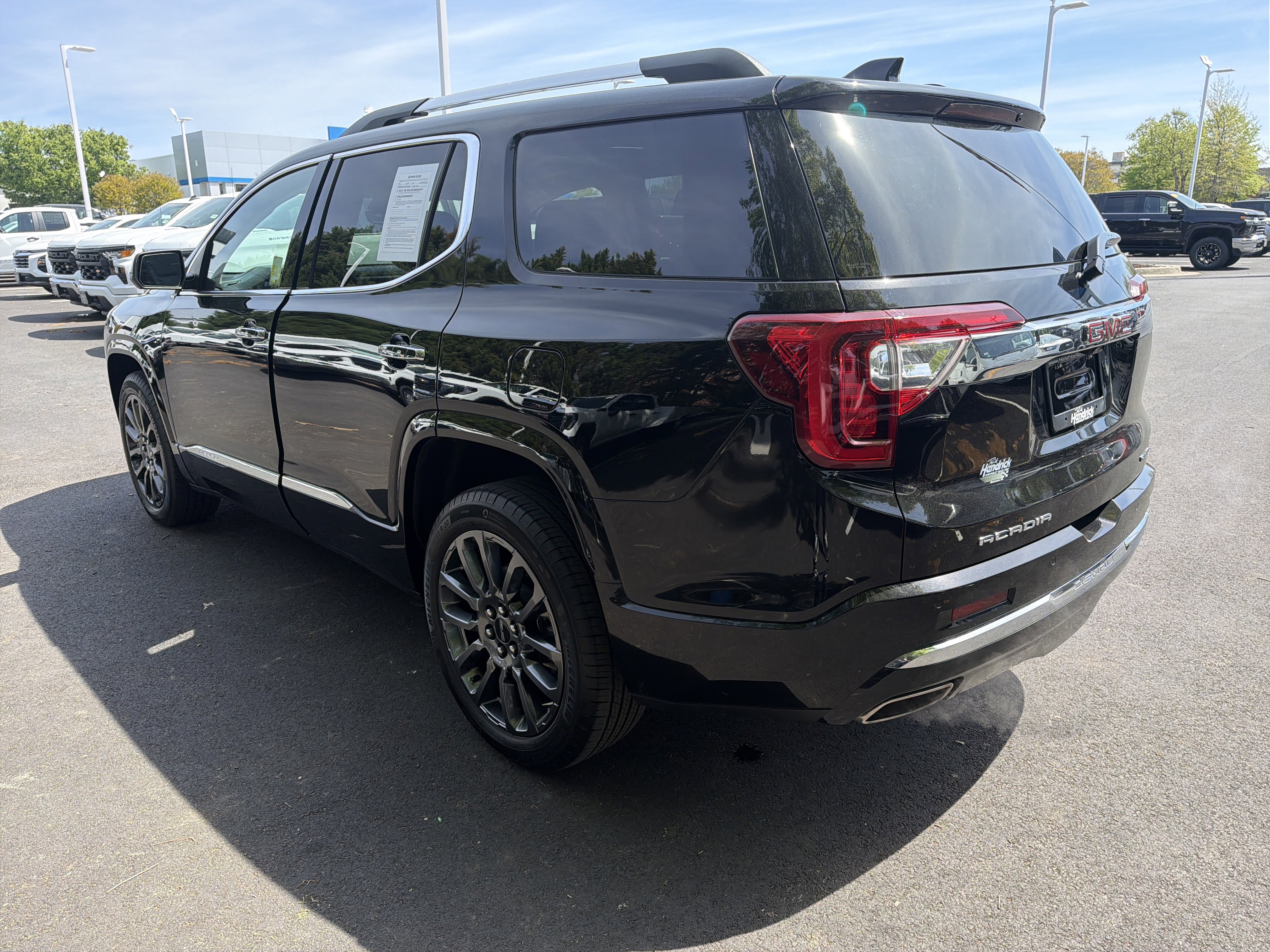 Used 2023 GMC Acadia Denali w/ Black Diamond Edition image 8
