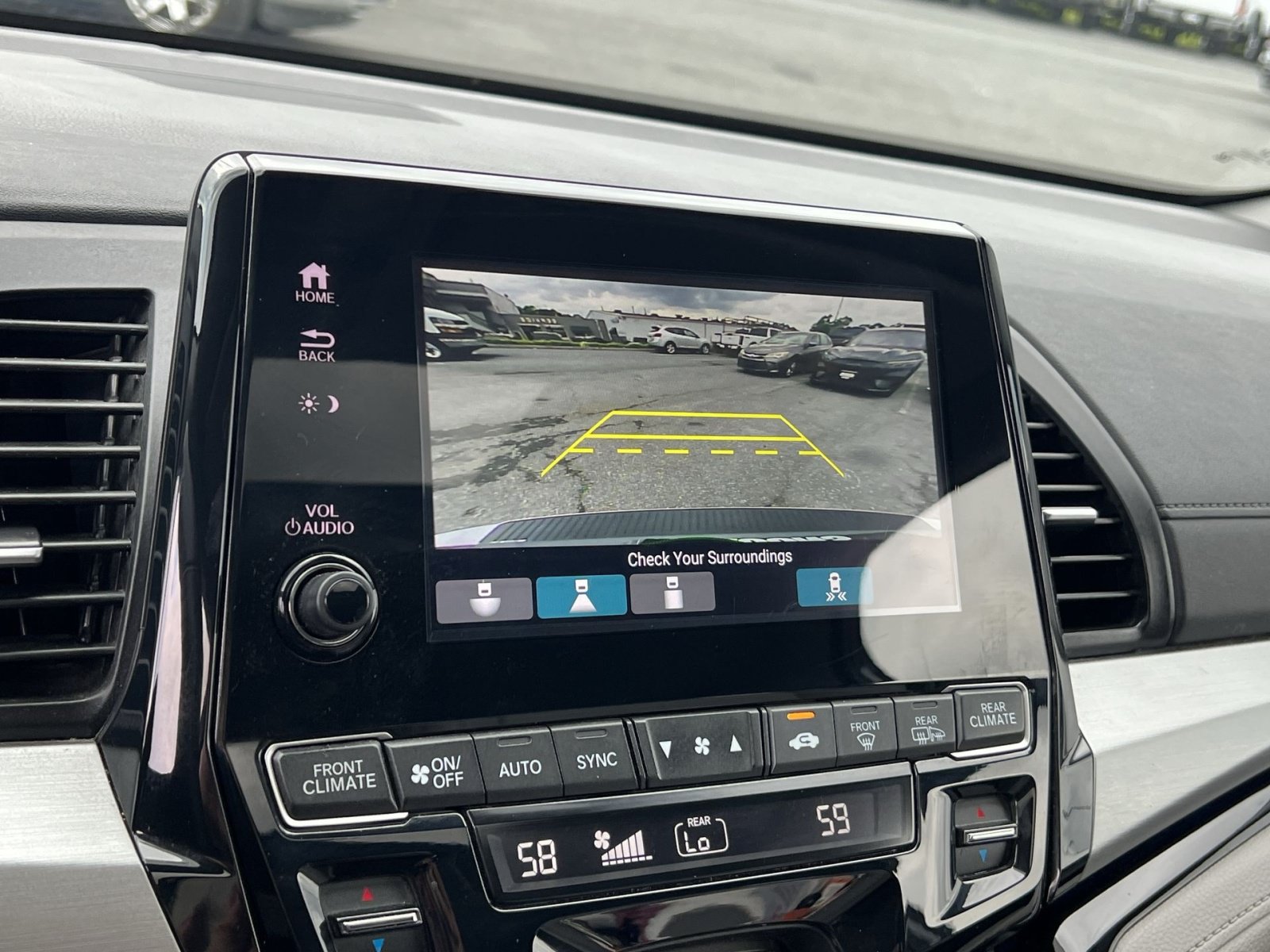 Used 2023 Honda Odyssey Touring image 17