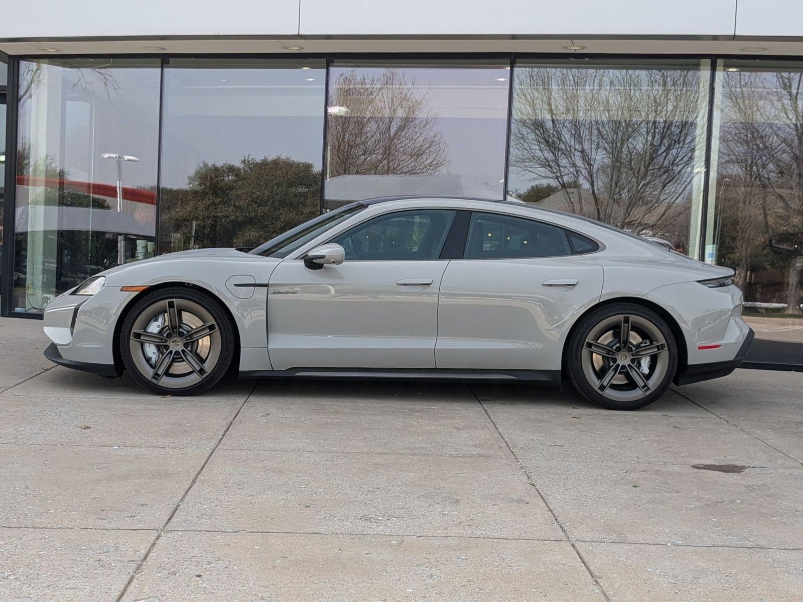 New 2025 Porsche Taycan Turbo video 2