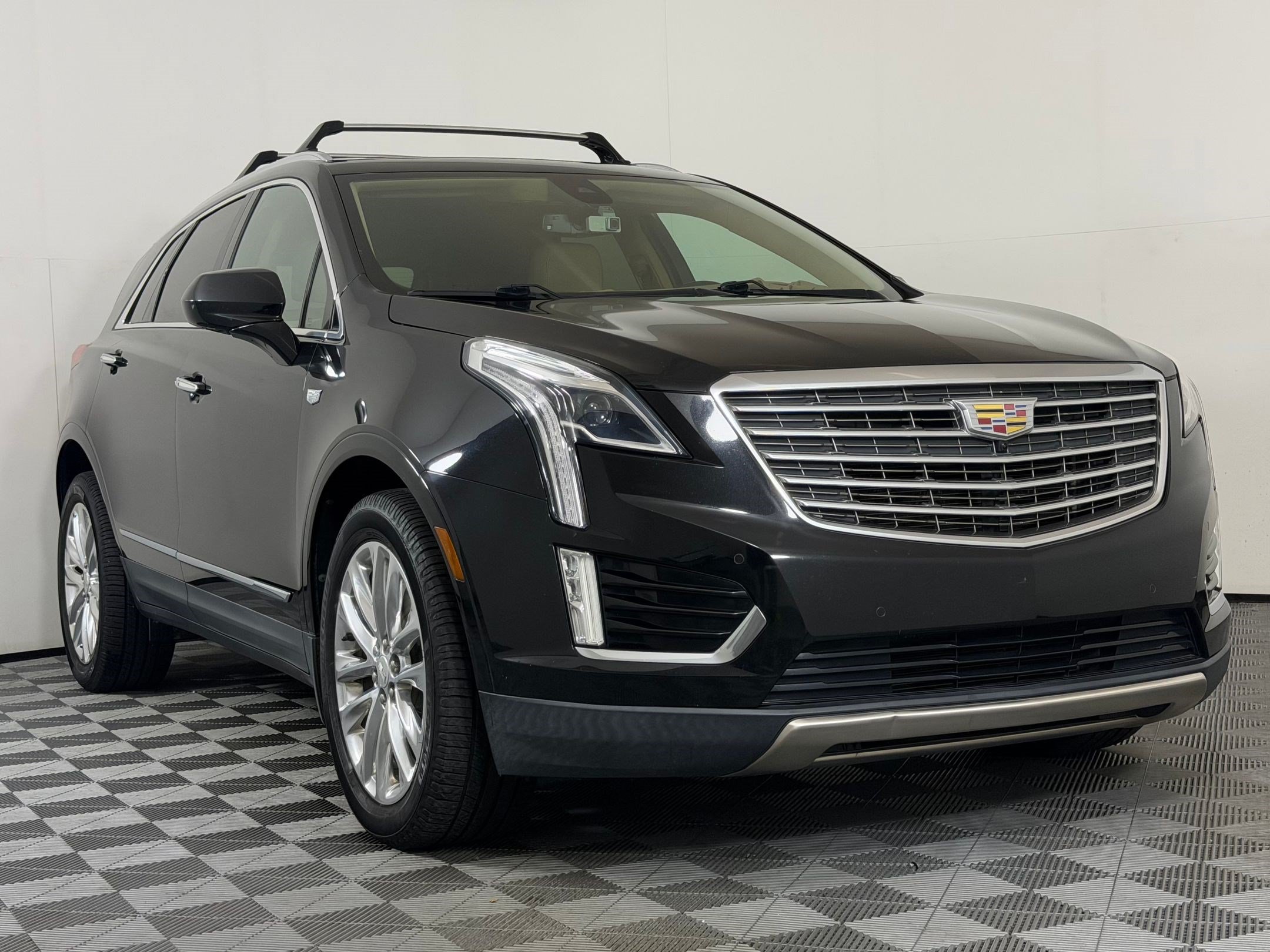 Used 2017 Cadillac XT5 Platinum AWD/4WD image 7