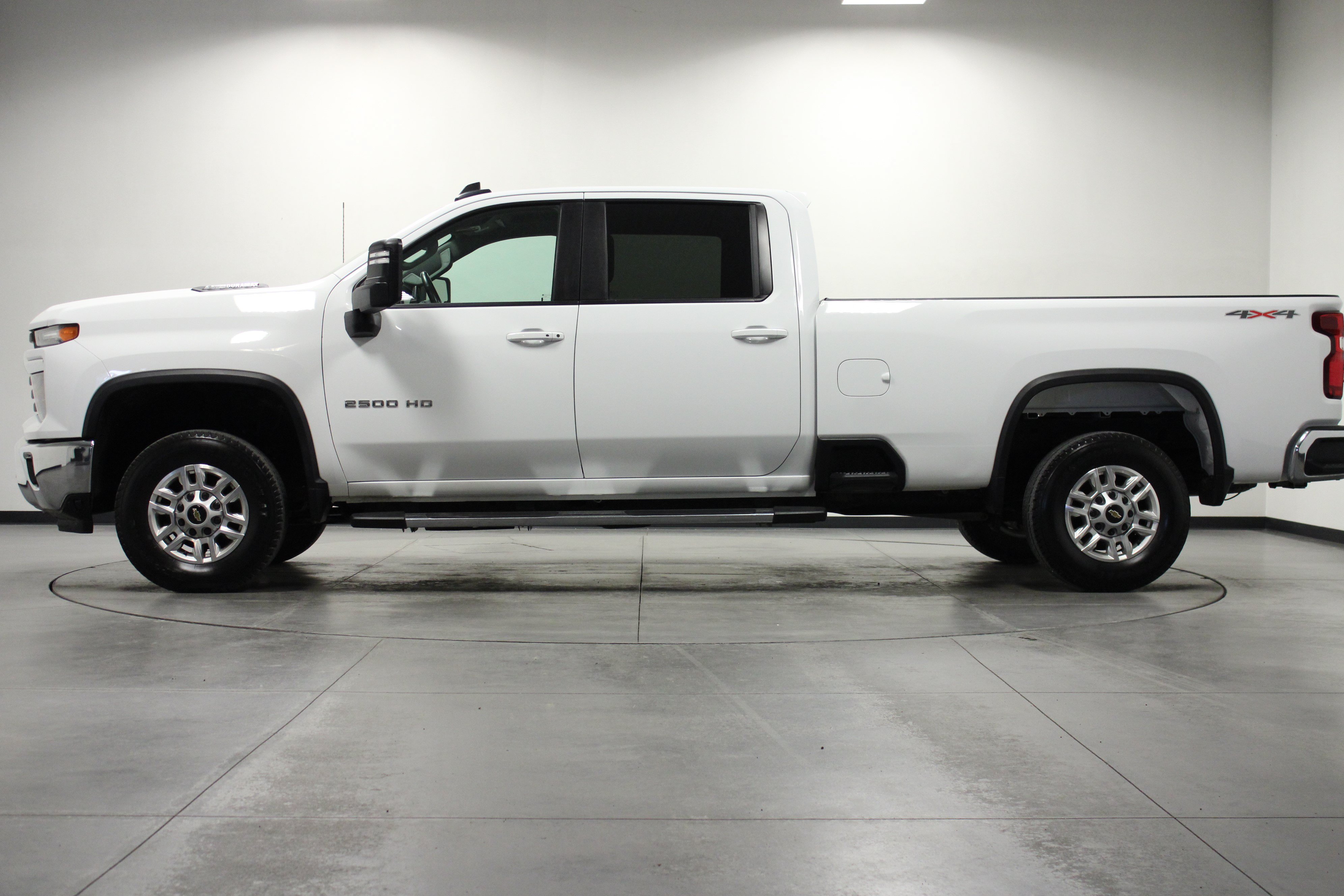 Used 2025 Chevrolet Silverado 2500 LT w/ Convenience Package AWD/4WD image 7