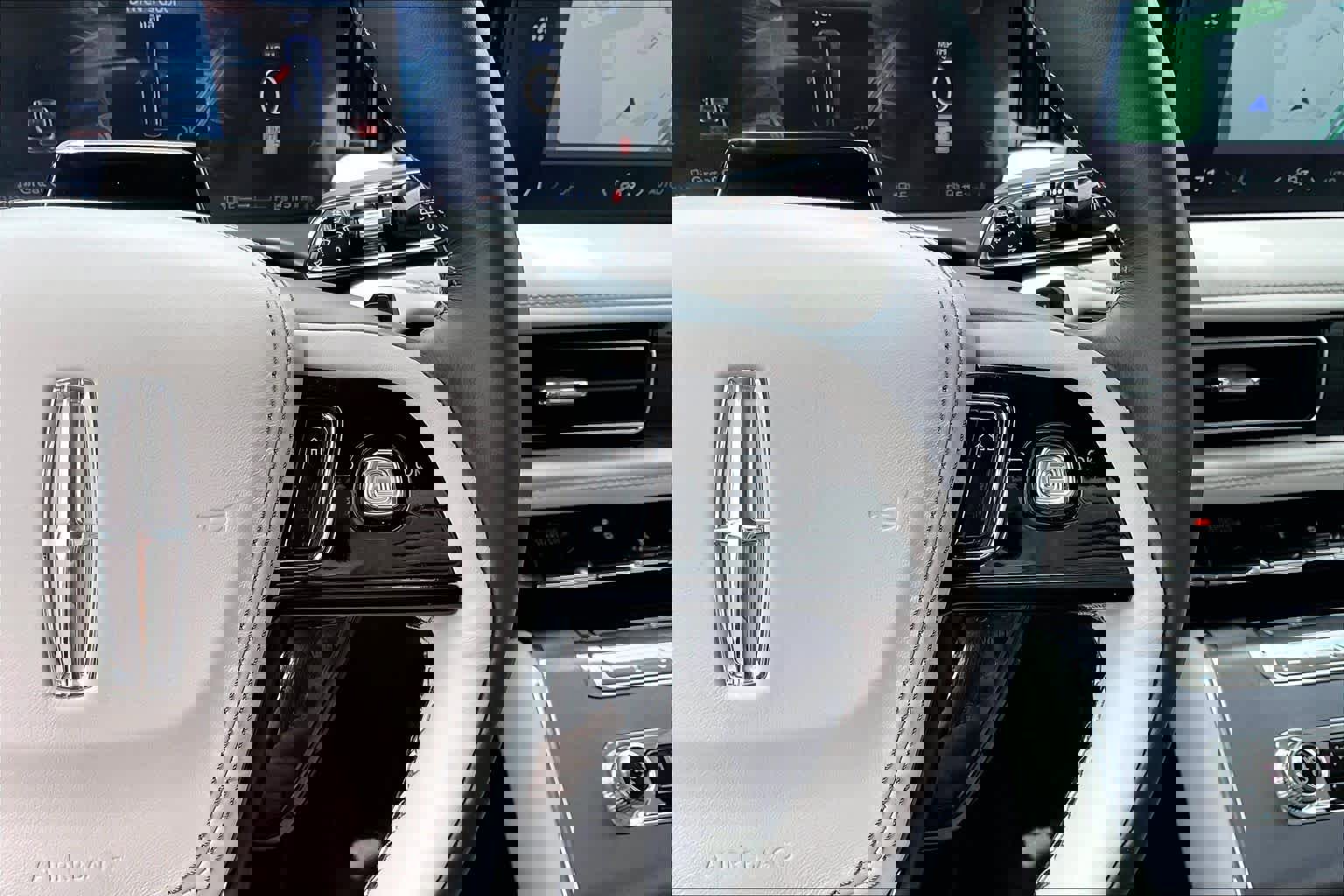 Used 2026 Lincoln Aviator 2WD image 23