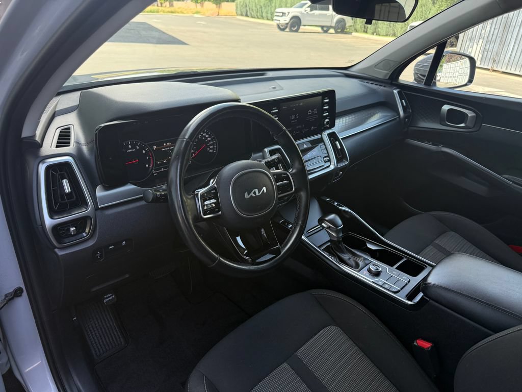 Used 2022 Kia Sorento LX AWD/4WD image 21