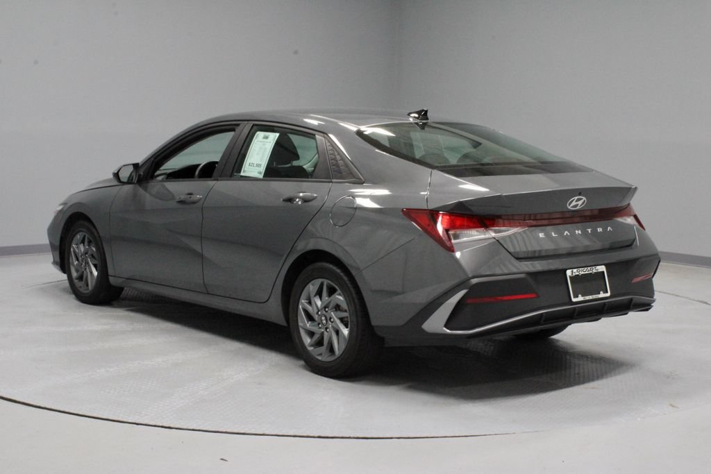 Used 2024 Hyundai Elantra SEL FWD image 9