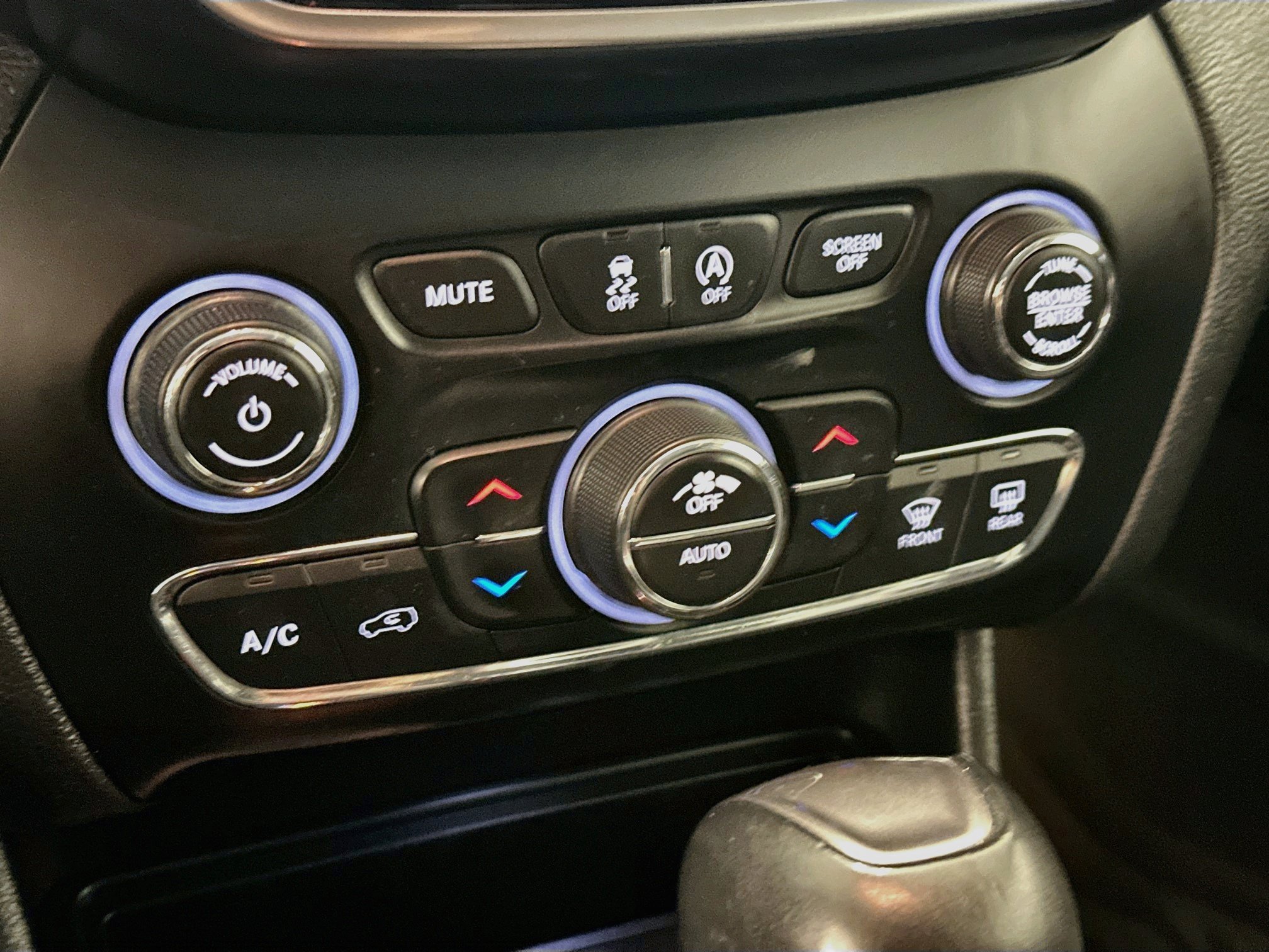 Used 2019 Jeep Cherokee Limited w/ Technology Group AWD/4WD image 24