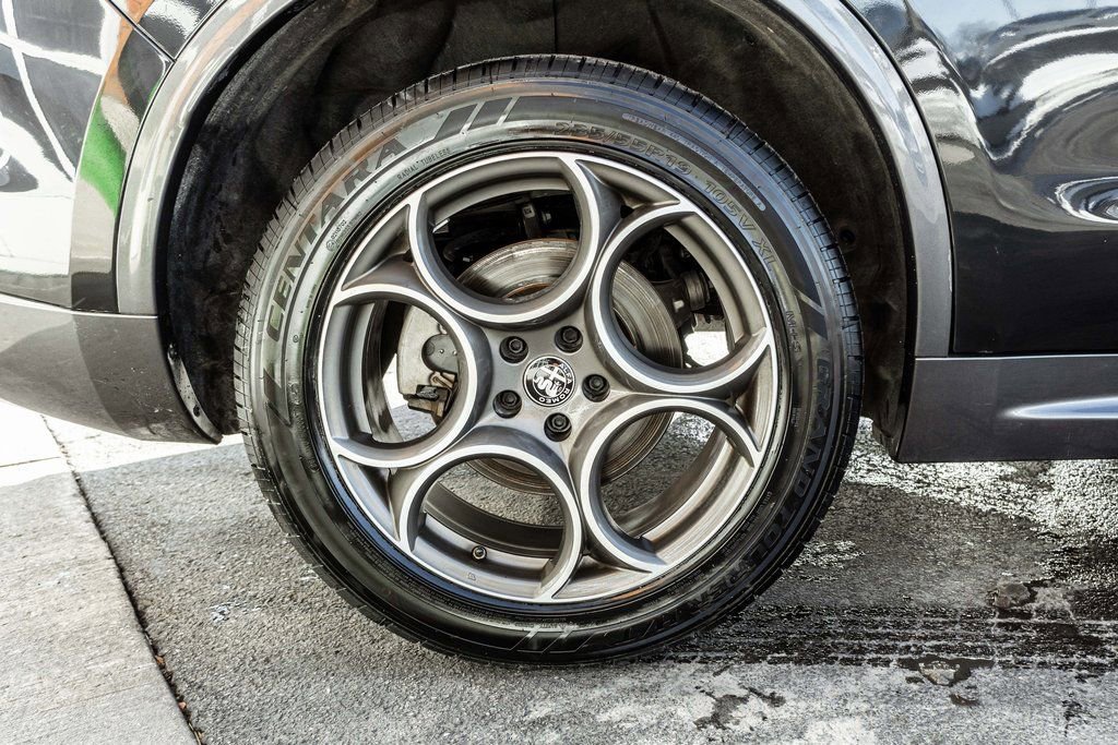 Used 2022 Alfa Romeo Stelvio Ti w/ Active Assist Plus Package image 31