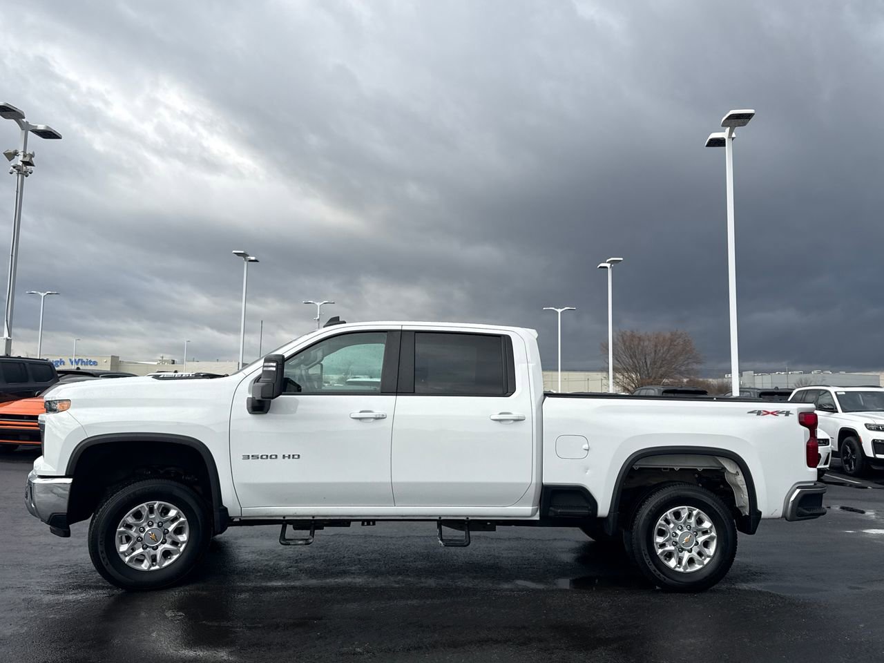 Used 2024 Chevrolet Silverado 3500 LT image 6