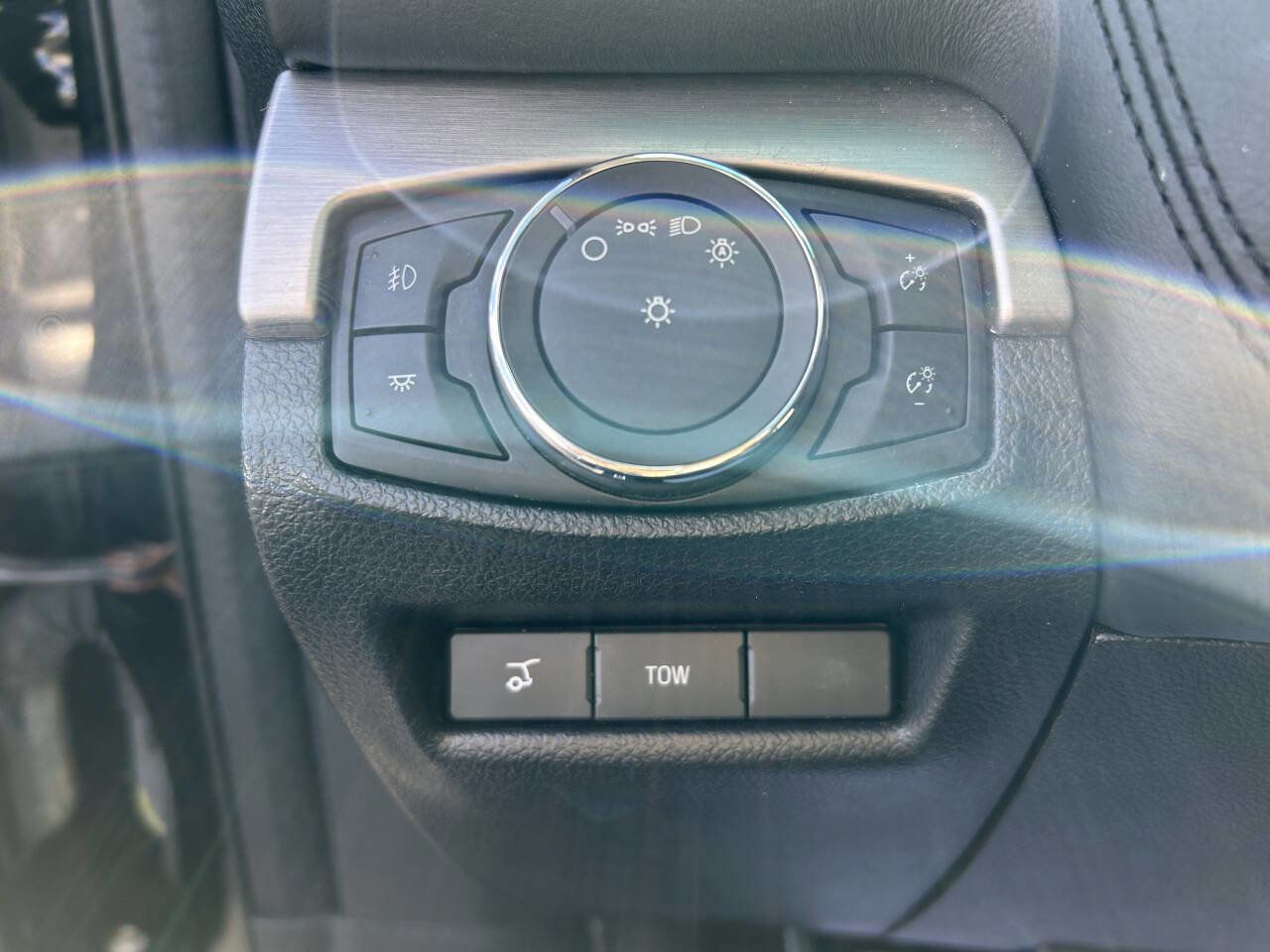 Used 2017 Ford Explorer Platinum image 17