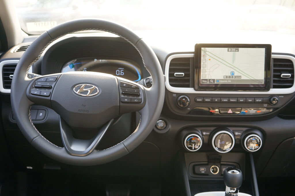 New 2025 Hyundai Venue Limited FWD image 26