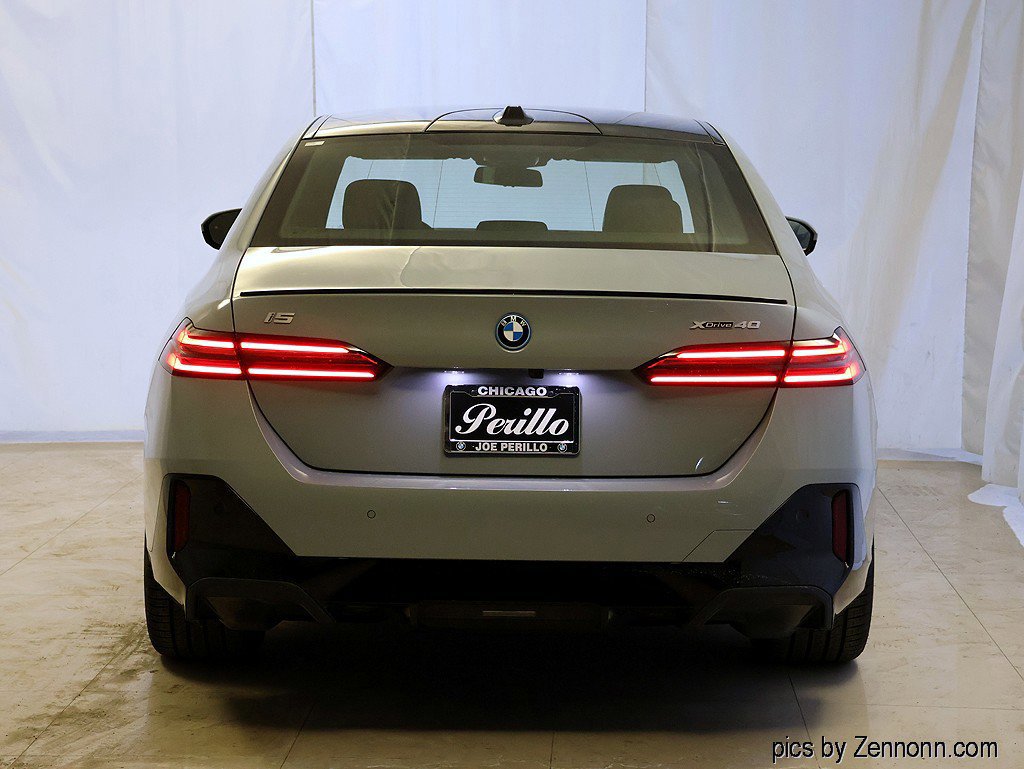 Used 2026 BMW i5 eDrive40 w/ M Sport Package AWD/4WD image 9