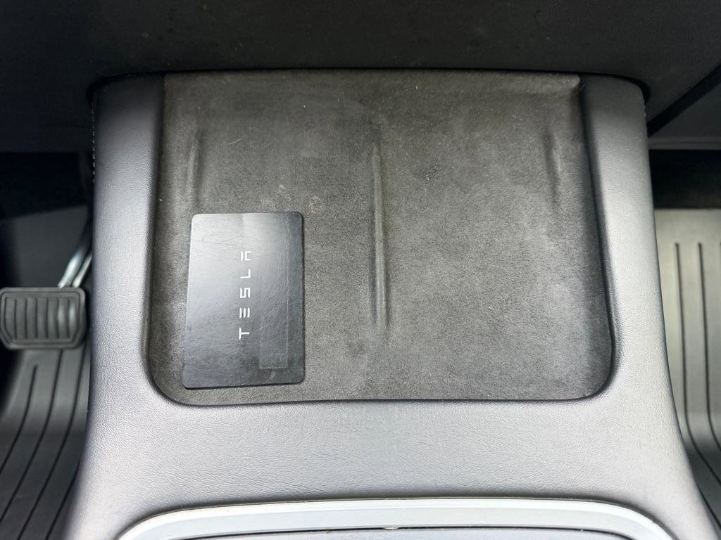 Used 2022 Tesla Model Y Long Range image 38