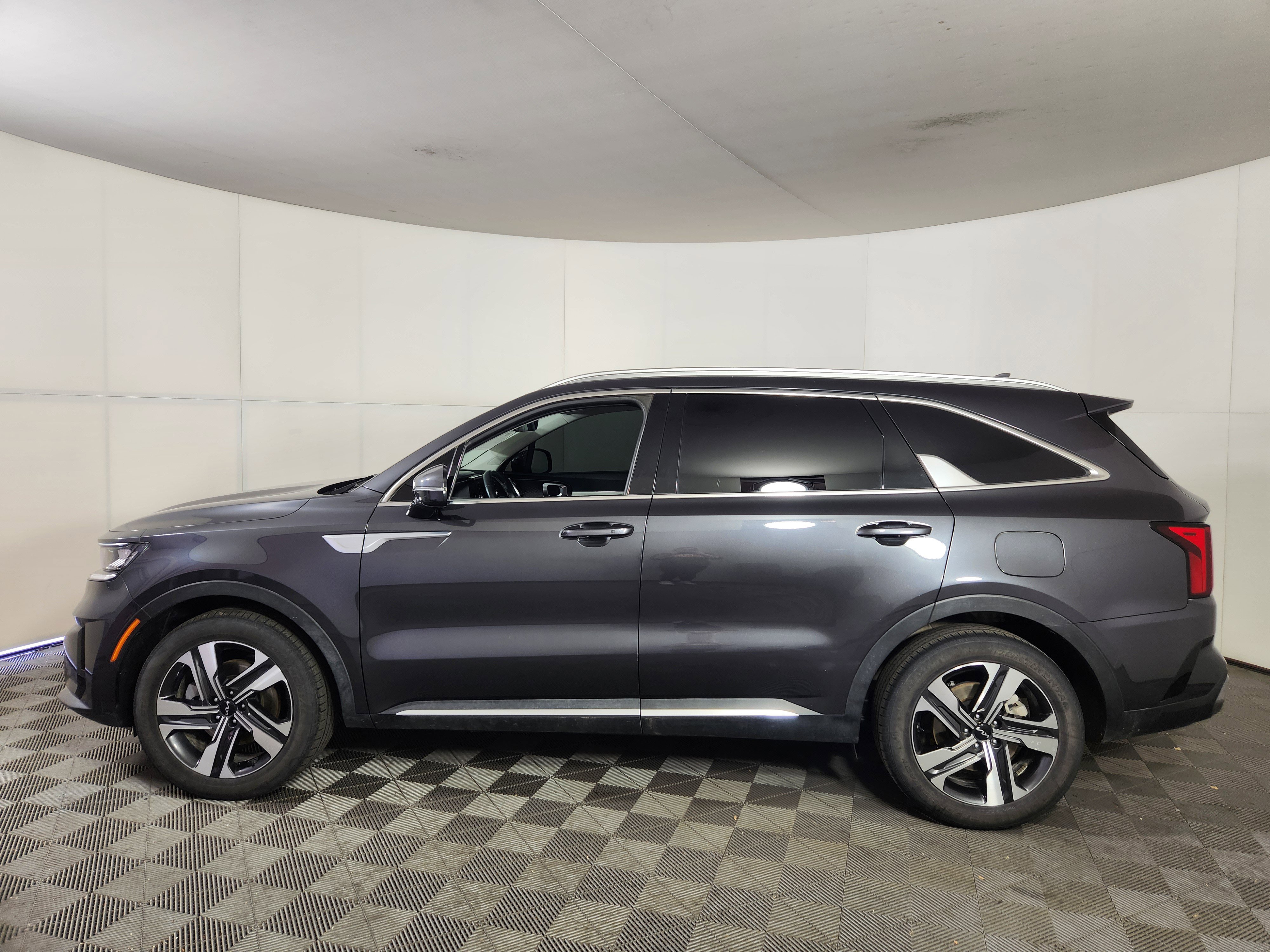 Used 2023 Kia Sorento EX image 4