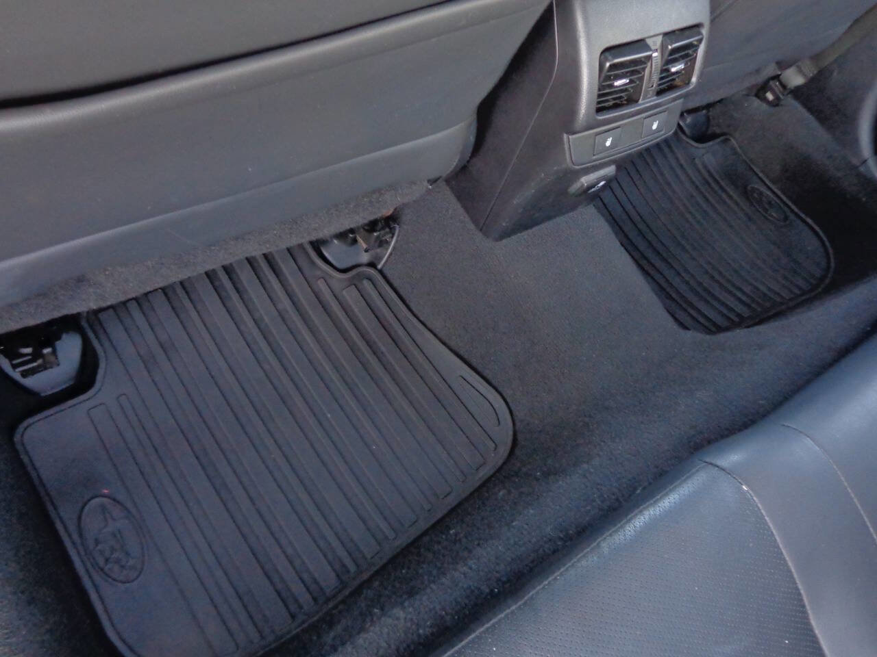 Used 2016 Subaru Legacy 3.6R Limited image 35